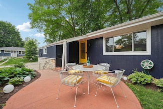 6710 Dellrose Ct, Greendale, WI 53129