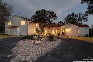 111 W Mauk Rd, Ingram, TX 78025