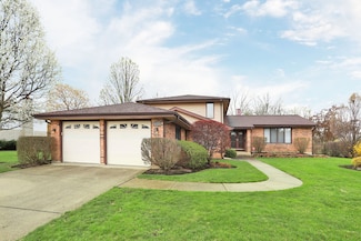 740 Ruskin Dr, Elk Grove Village, IL 60007