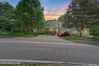 69 Manor Dr, Shavertown, PA 18708