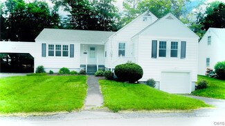 4 Lawrence Ave, New Hartford, NY 13413
