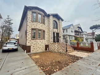 8948 134th St, Richmond Hill, NY 11418