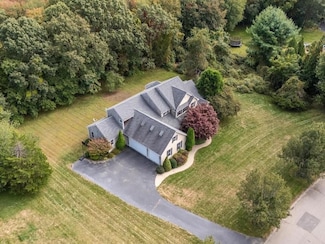 68 Delta Dr, Saunderstown, RI 02874