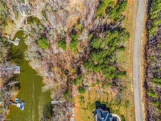 1447 Riverside Dr, Lexington, NC 27292