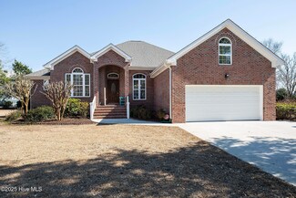 806 Brown Pelican Ct, Hampstead, NC 28443