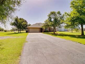 811 County Street 2920, Tuttle, OK 73089