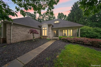 8487 Sherwood Dr Unit 17, Grosse Ile, MI 48138
