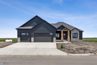 525 Prairie Pkwy, Kindred, ND 58051