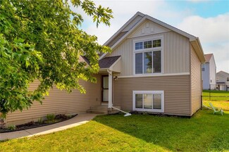 803 34th St SW, Bondurant, IA 50035