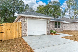 688 Cobb Ave E, Crestview, FL 32539