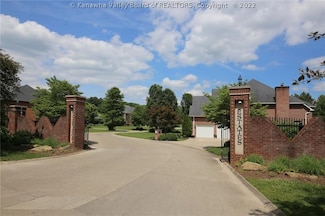 3030 Cliffside Rd, Hurricane, WV 25526
