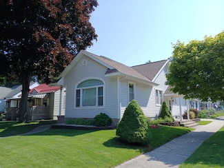 402 N Park St, Ludington, MI 49431