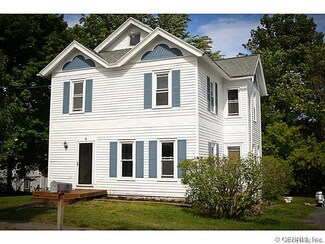 9 Sheldon St, Shortsville, NY 14548