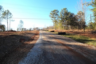 120 Half Moon Rd, Wellford, SC 29385