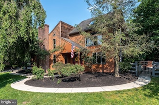 905 Deerfield Ln, Doylestown, PA 18901