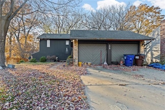 209 Arrowhead Dr, Lawrence, KS 66049