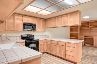 7921 Oakmont Dr, Santa Rosa, CA 95409