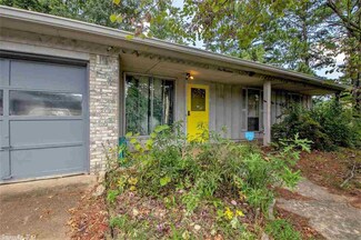 1 Woodbine Ct, Little Rock, AR 72209