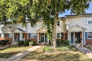1405 Peacock Ln, Saint Louis, MO 63144