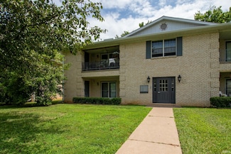 6718 Newburgh Rd, Evansville, IN 47715