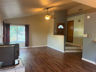 5427 Valleyridge Dr, Redding, CA 96003