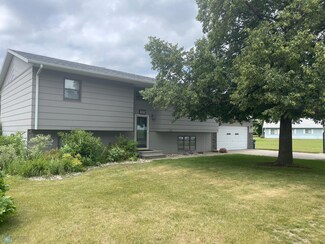 127 N 15th St, Oakes, ND 58474