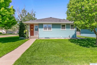 211 N Birchwood Dr, Fremont, NE 68025