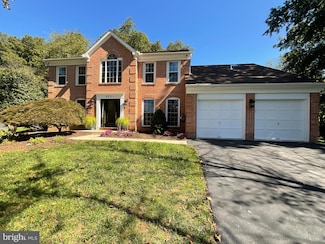 9821 Days Farm Dr, Vienna, VA 22182