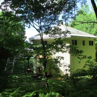 1233 Thomas Hill Rd, Halifax, VT 05301