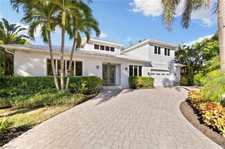 315 6th St N, Naples, FL 34102