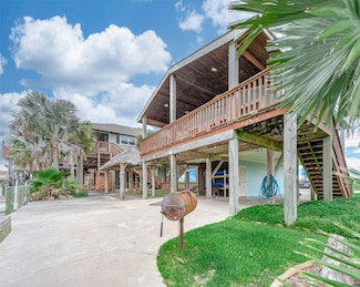 211 Anchor Dr, Freeport, TX 77541