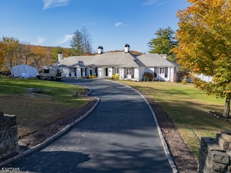 18 Pepperidge Tree Terrace, Kinnelon, NJ 07405