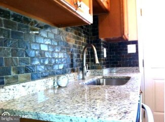 2718 S Uhle St, Arlington, VA 22206