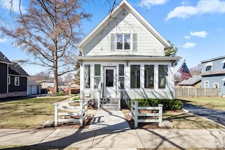 524 S 3rd St, West Dundee, IL 60118