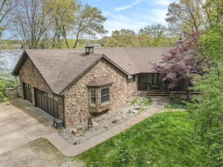 14965 Loon Lake Dr, Bellevue, MI 49021