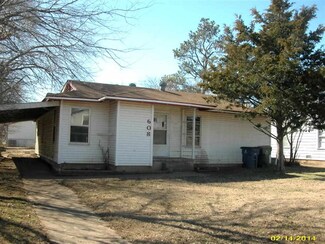 608 Grimes Ave, Comanche, OK 73529