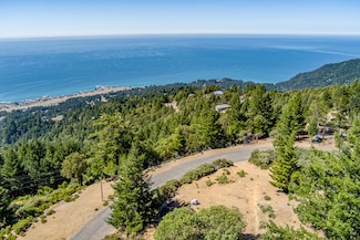 34 Vance Rd, Whitethorn, CA 95589