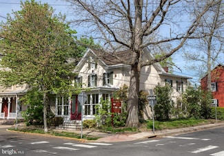 69 E Oakland Ave, Doylestown, PA 18901