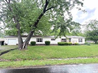 208 E Yung St, Sesser, IL 62884