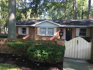 2808 W Queensbury Rd, Muncie, IN 47304