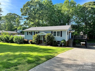 151 Peninsula Dr, Mooresville, NC 28117