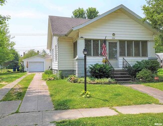 224 E 5th St, Flora, IL 62839