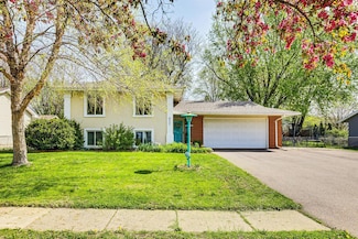 837 Cortland Dr, Saint Paul, MN 55124