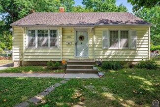 2008 SW Stone Ave, Topeka, KS 66604