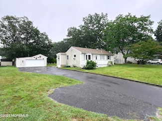 7 Westwood Dr, Howell, NJ 07731