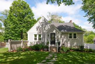 21 Perry St, Lakeville, CT 06039