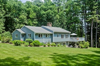 27 Wedgewood Rd, East Longmeadow, MA 01028