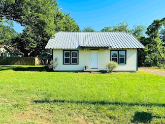 407 W Carnegie St, Winnsboro, TX 75494
