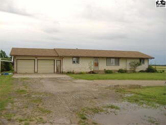 8904 E 82nd Ave, Buhler, KS 67522