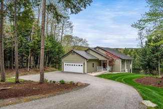 90 Pemigewasset Shores Dr, Bristol, NH 03222